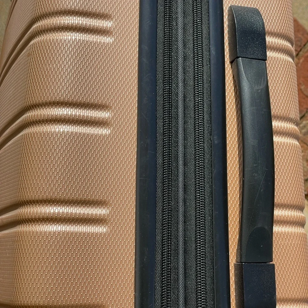 Rockland Melbourne Hardside Expandable Spinner Wheel Luggage Carry On 20”